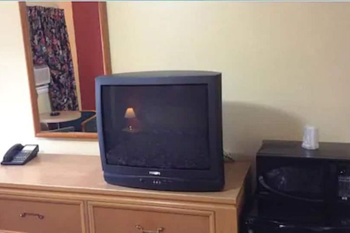 Room 4 of 8