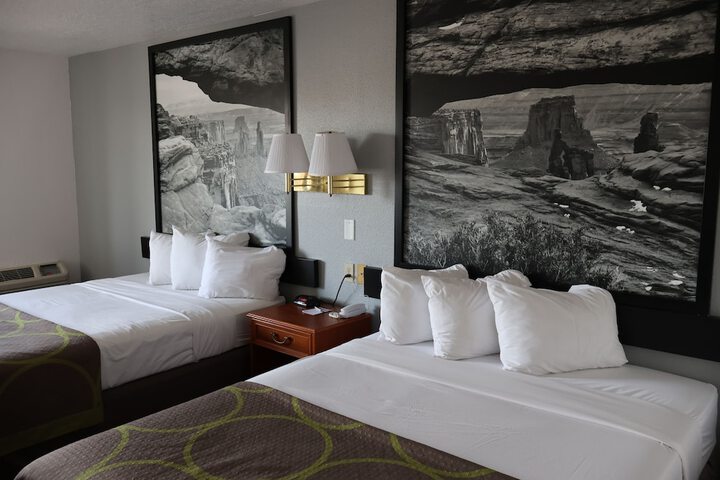 Room 32 of 47
