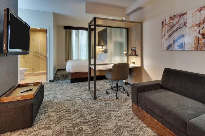 Room 8 of 34