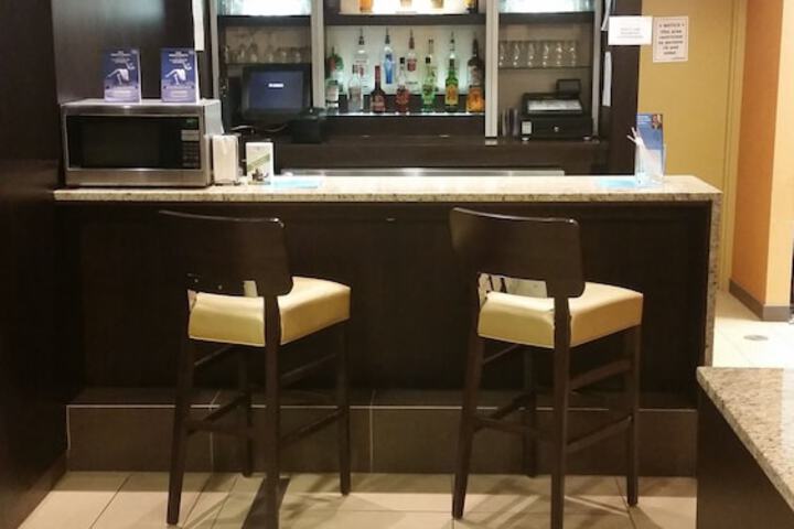 Lounge 20 of 22