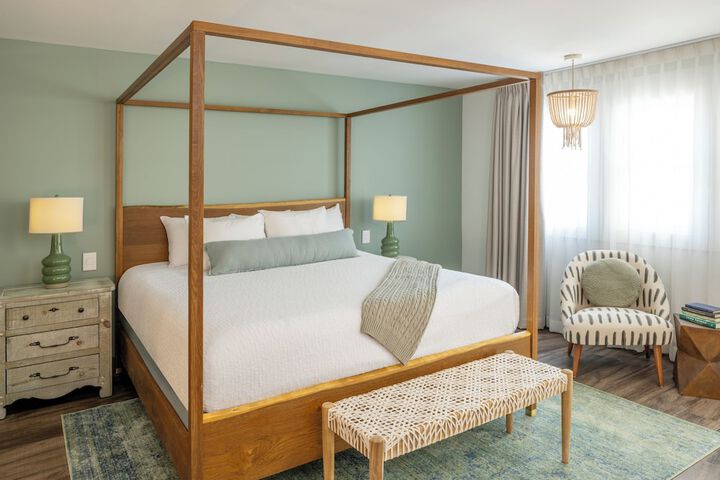 Room 10 of 34