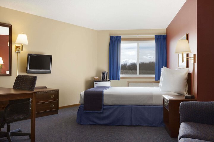 Room 10 of 14