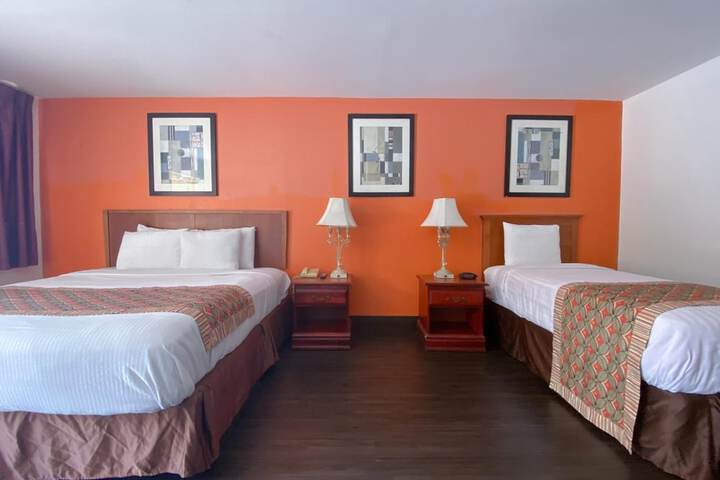 Room 8 of 33