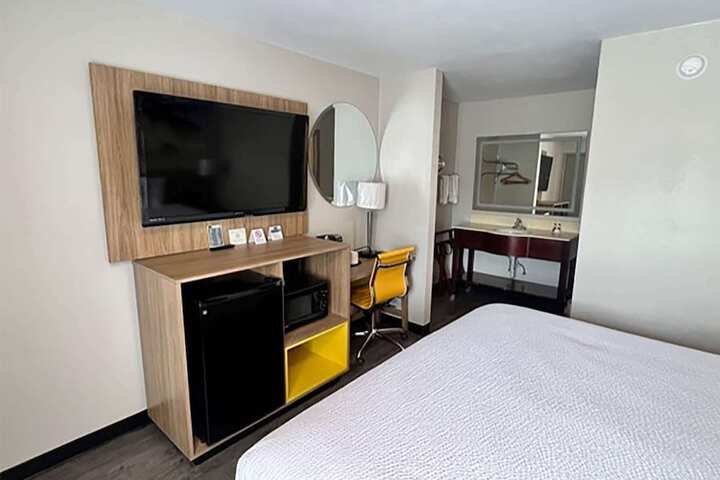 Room 21 of 27