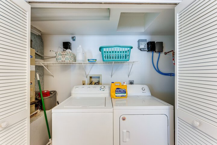 Pet-friendly Englewood Getaway Near Ocean!