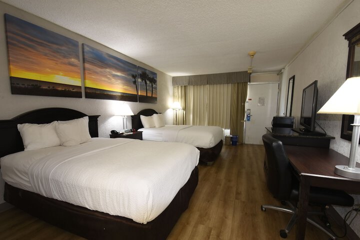 Days Inn by Wyndham Stuart
