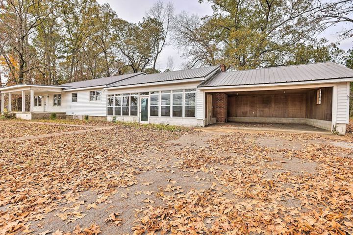 Charming Gadsden Home w / Golf Course Views!