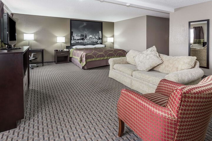 Super 8 by Wyndham Mundelein / Libertyville Area