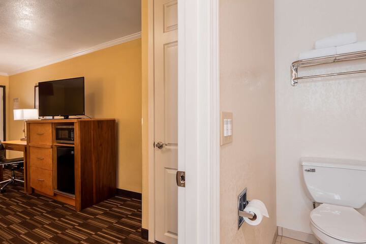 Room 11 of 22