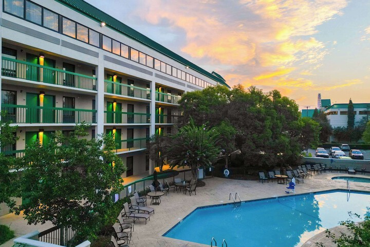 Hotel 8 of 73