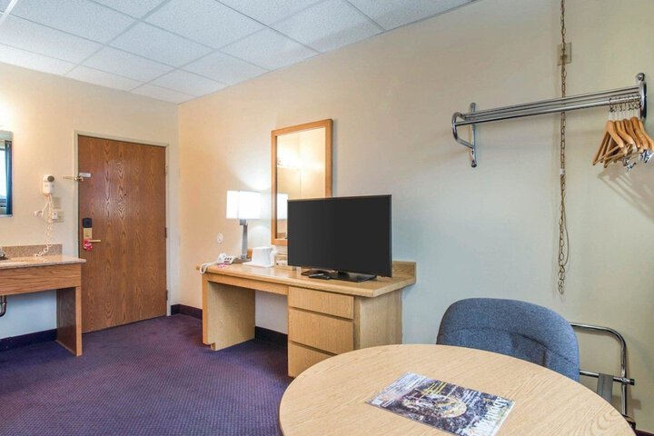 Room 7 of 25