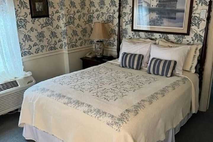 Room 27 of 65