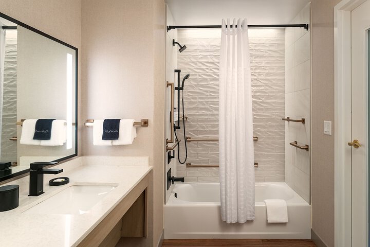Hotel Effie Sandestin Autograph Collection