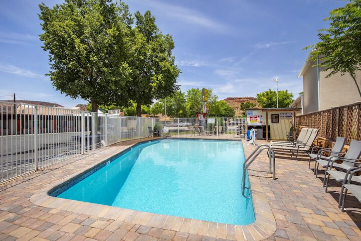 Pool 21 of 58
