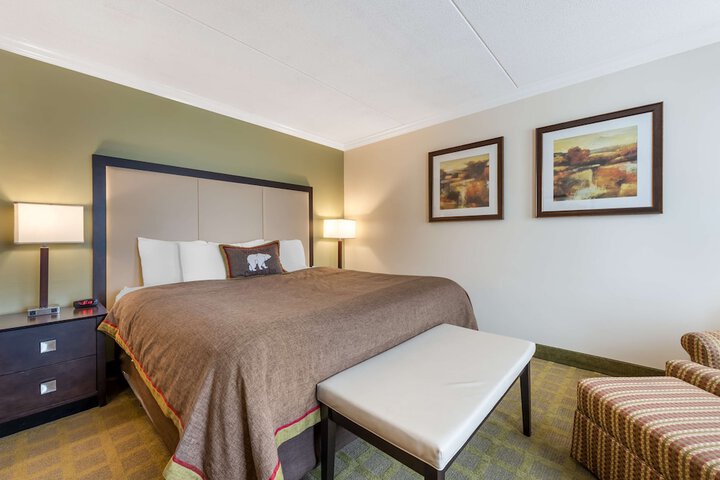 Best Western Plus White Bear Country Inn