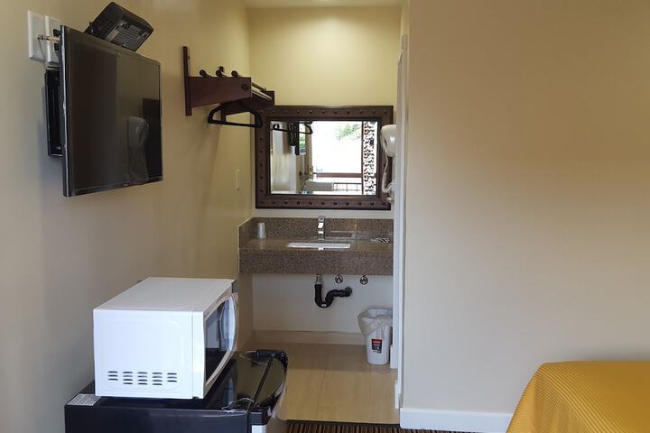 Room 25 of 40