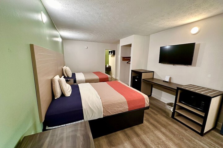 Room 12 of 40