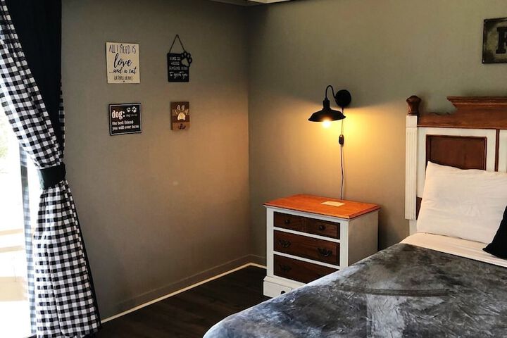 Room 52 of 176