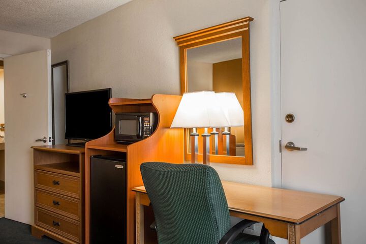 Room 20 of 35