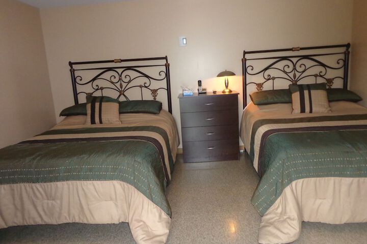 Room 33 of 42