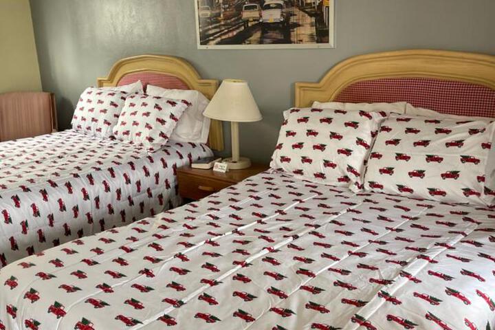 HOMETOWN INN