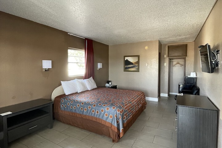 Room 15 of 19