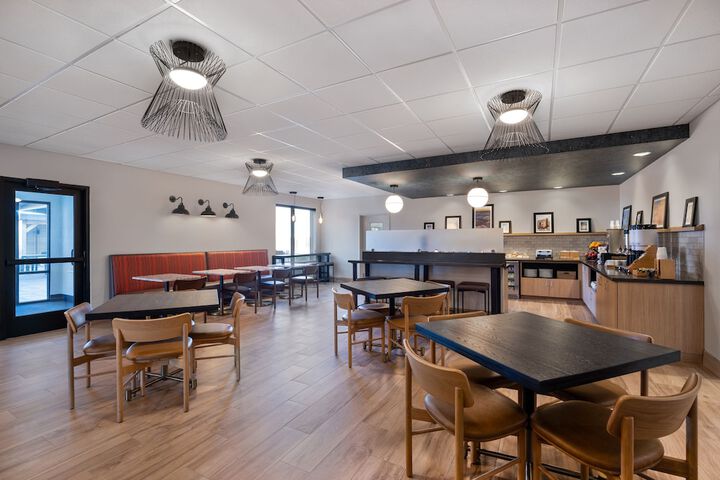 Breakfast/Coffee Service 27 of 36