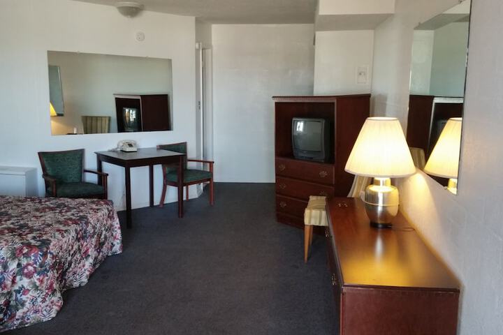 Room 9 of 18