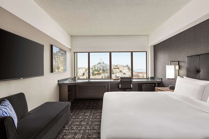 Room 40 of 103