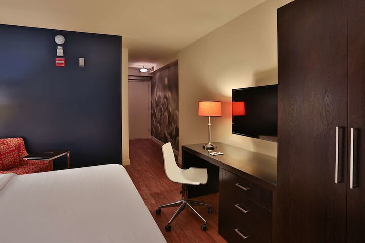 Room 9 of 34