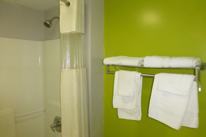 Room 32 of 35