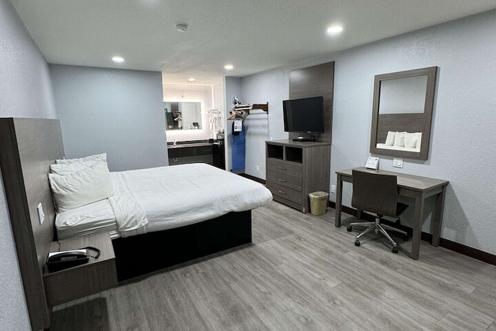 Room 5 of 18