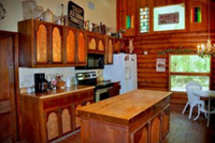 TEXAS FOREST COUNTRY RETREAT