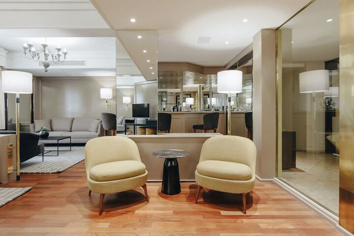 Lounge 118 of 123