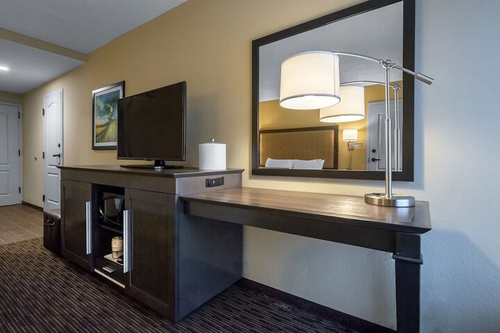 Room 5 of 20