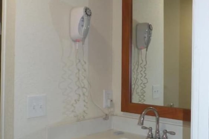 Room 10 of 16