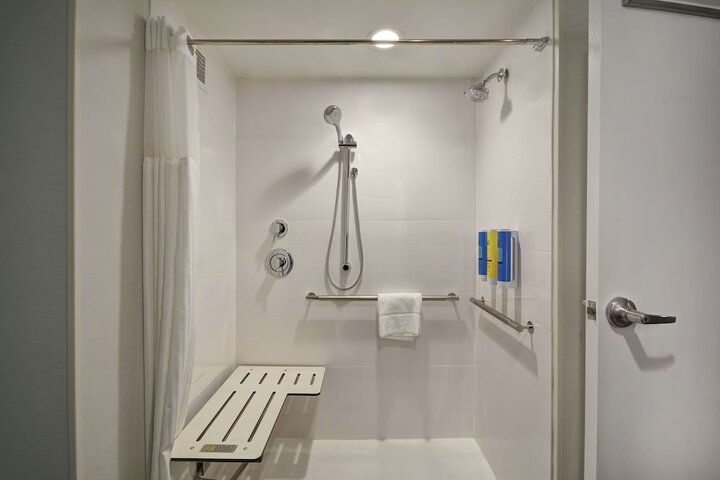 Room 16 of 35