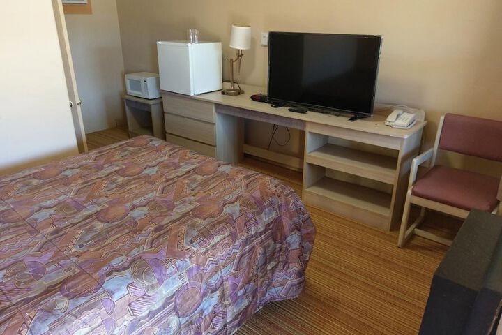 Room 10 of 33