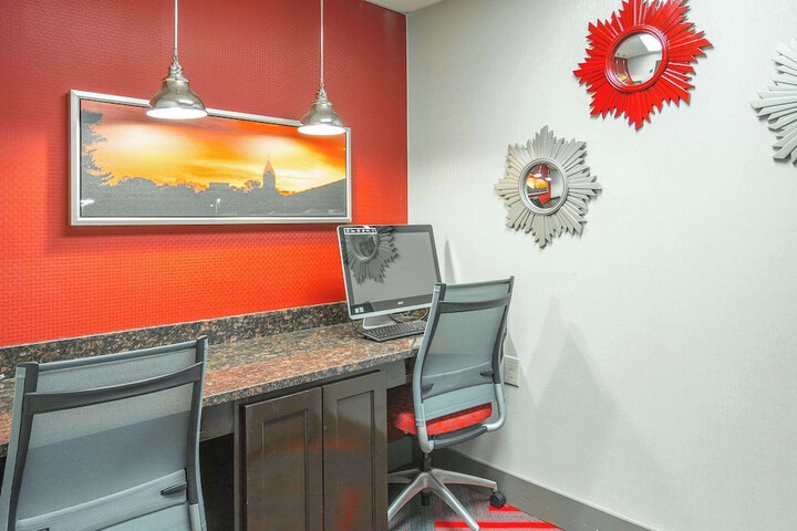 Business Center 42 of 45