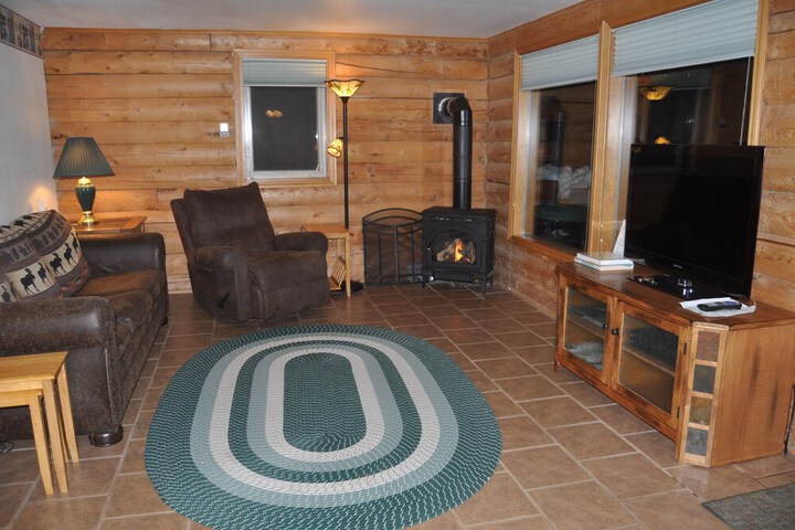 Daniels Lake Lodge B & B