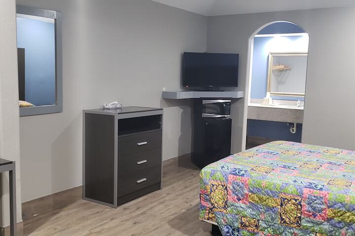 Room 8 of 17
