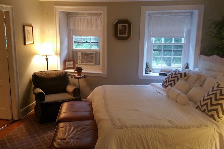 Room 8 of 11