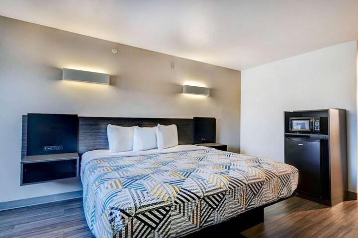Room 14 of 25