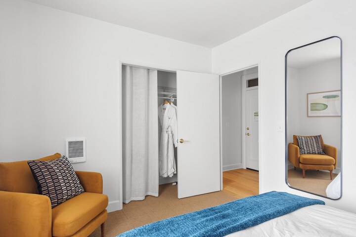 Room 11 of 76