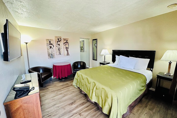 Room 21 of 40