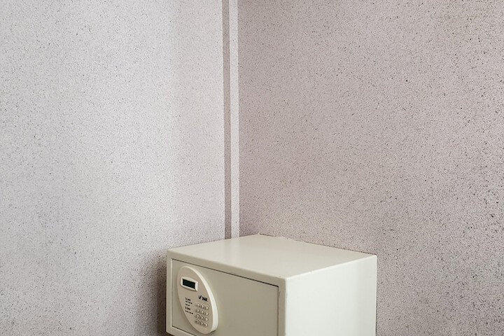 Room 9 of 24