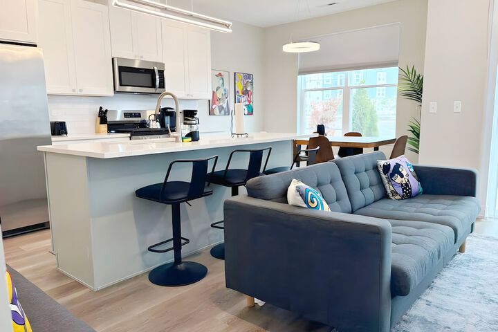 4BR Townhouse with Parking - WV rep 3