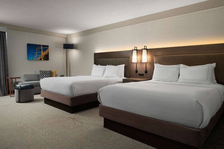 DoubleTree by Hilton Pittsburgh Airport