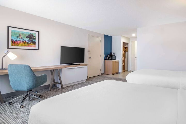 Room 11 of 25