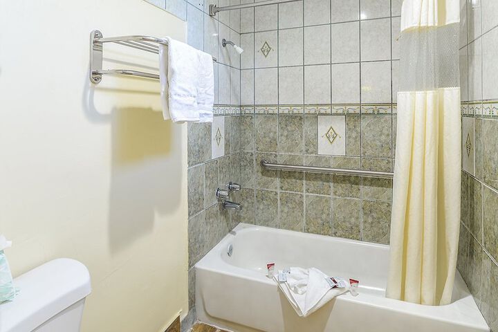 Room 12 of 24